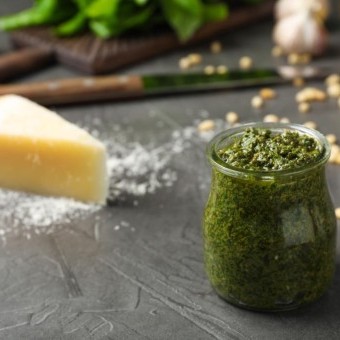 صوص البيستو الأخضر الإيطالي