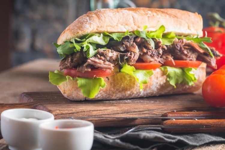 ساندويش شرائح اللحم