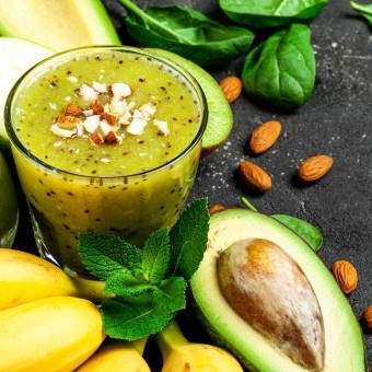 سموثي الأفوكادو والموز الصحي للدايت