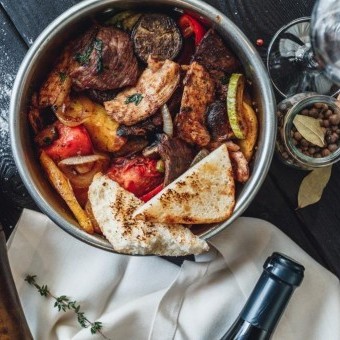 قرصان باللحم