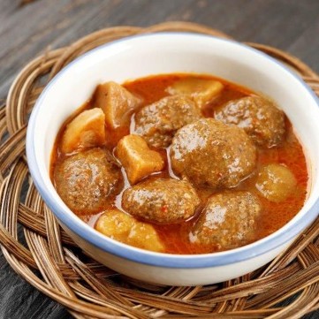 كاري كرات الكفتة مع البطاطس