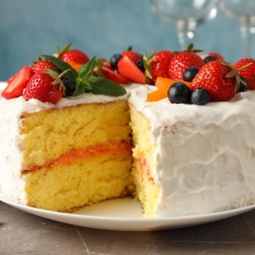 كيك إسفنجي بالفواكة الطازجة