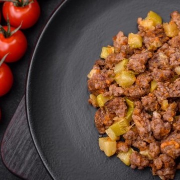 حمسة الكوسا باللحم المفروم