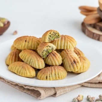 معمول الفستق الحلبي بالطحين