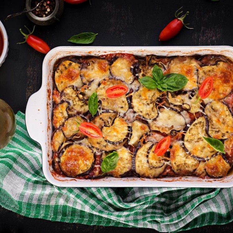 مسقعة الباذنجان بالفلفل المقلي