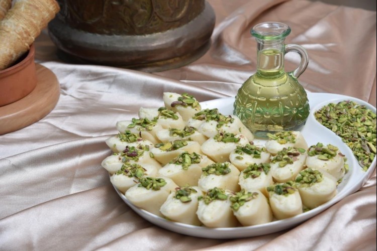 حلاوة الجبن بالفستق الحلبي