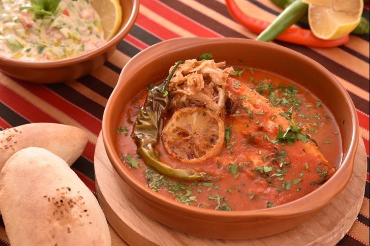 سمك القاروص بالصلصة