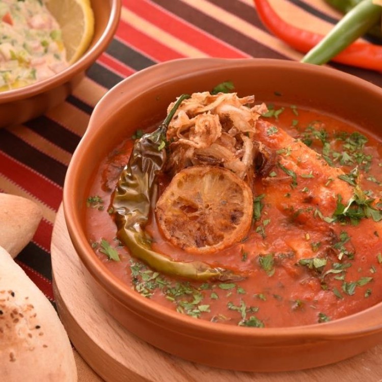 سمك القاروص بالصلصة