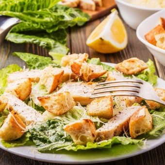 طريقة عمل سلطة السيزر السريعة