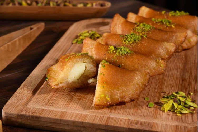 قطايف بالقشطة والجبنة