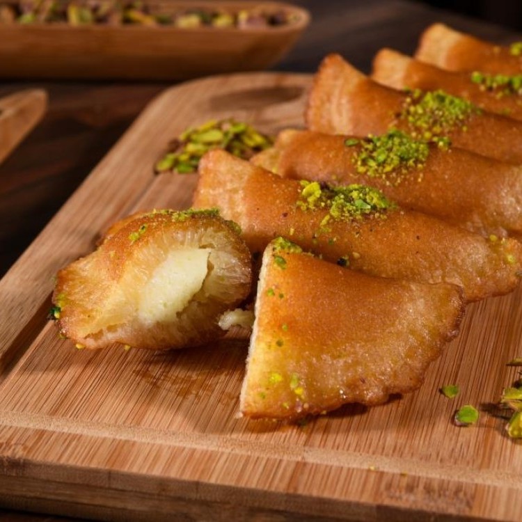 قطايف بالقشطة والجبنة