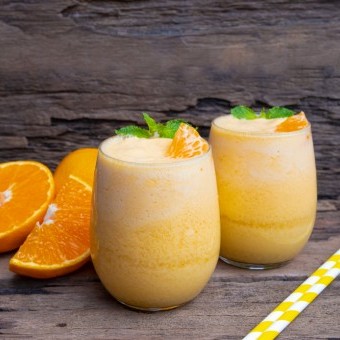 عصير البرتقال بالحليب