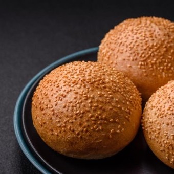 خبز البالون بالسمسم