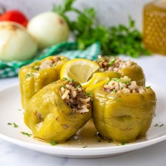 محشي الفلفل الرومي بالأرز واللحم المفروم