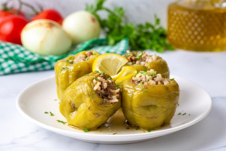 محشي الفلفل الرومي بالأرز واللحم المفروم