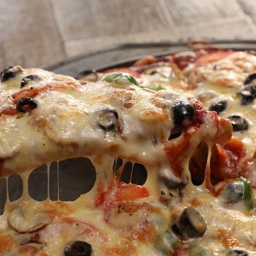 البيتزا بالخضار على طريقة المطاعم بالفيديو