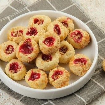 بسكويت بصمة التوت واللوز