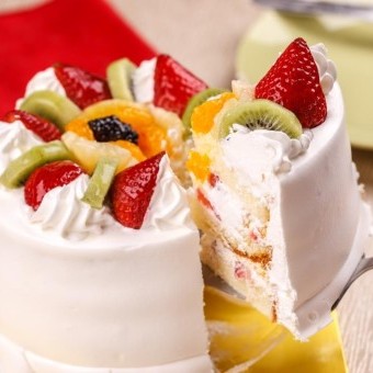 كيكة الفواكة الطازجة