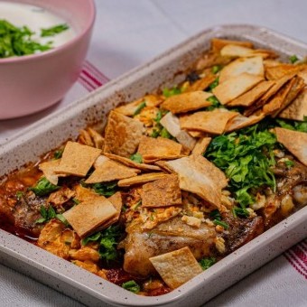 صينية الدجاج بالحمص والبابريكا بالفيديو