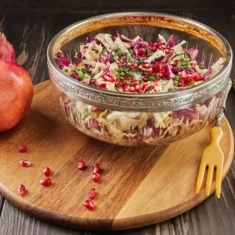 سلطة الكينوا الحمراء بالرمان بصوص الليمون