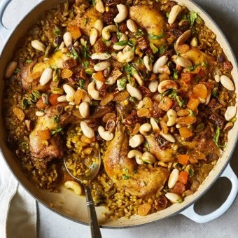 دجاج بالزعفران مع الفريكة