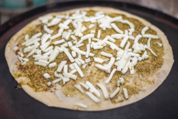 مناقيش زعتر وجبنة بدون فرن