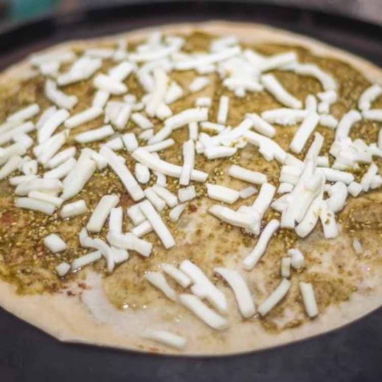 مناقيش زعتر وجبنة بدون فرن