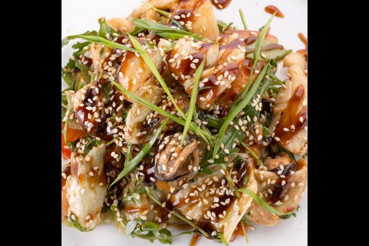 سلطة الدجاج الاسيوية