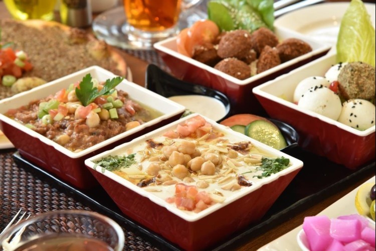 فول للسحور مع الطماطم المشوية