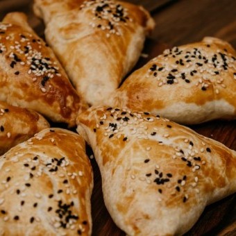 فطائر تونة بالجبن