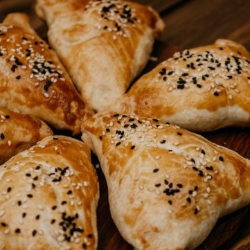 فطائر تونة بالجبن