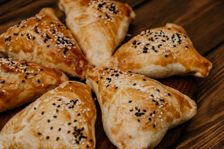 فطائر تونة بالجبن