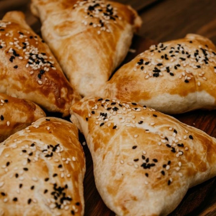 فطائر تونة بالجبن