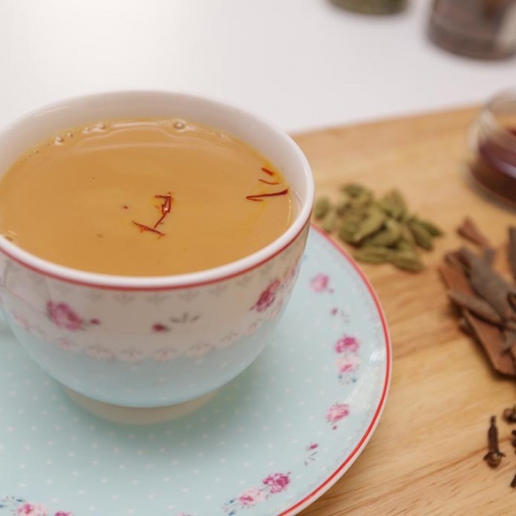 شاي الكرك على الطريقة الأصلية بالفيديو