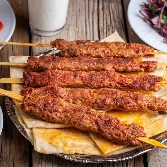 كباب لحم على الفحم بالطريقة التركية