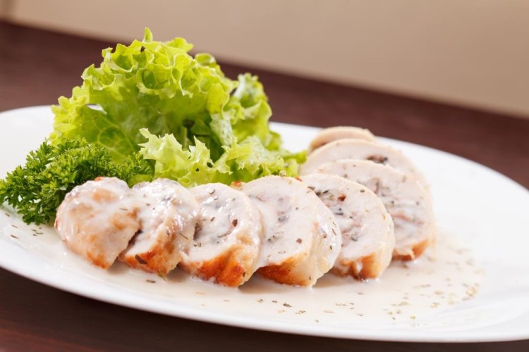 لفائف الدجاج بالصوص الأبيض