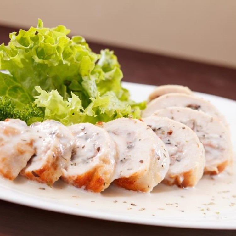 لفائف الدجاج بالصوص الأبيض