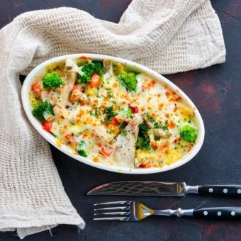 صينية الدجاج بالبروكلي والكريمة