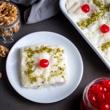 ليالي لبنان بالكريمة والفستق الحلبي