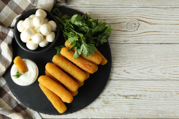 طريقة عمل أصابع الموزاريلا المقلية