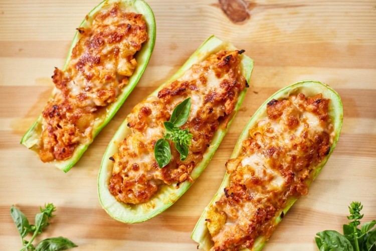 قوارب الكوسا بالجبن والزعتر