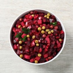 سلطة البنجر بالحمص والفستق والفيتا للسحور