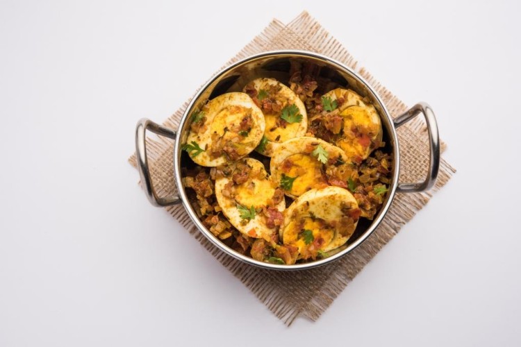 بيض مسلوق هندي بالخضار للفطور