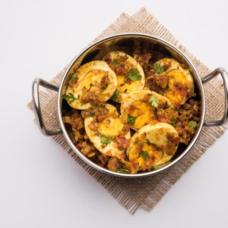 بيض مسلوق هندي بالخضار للفطور