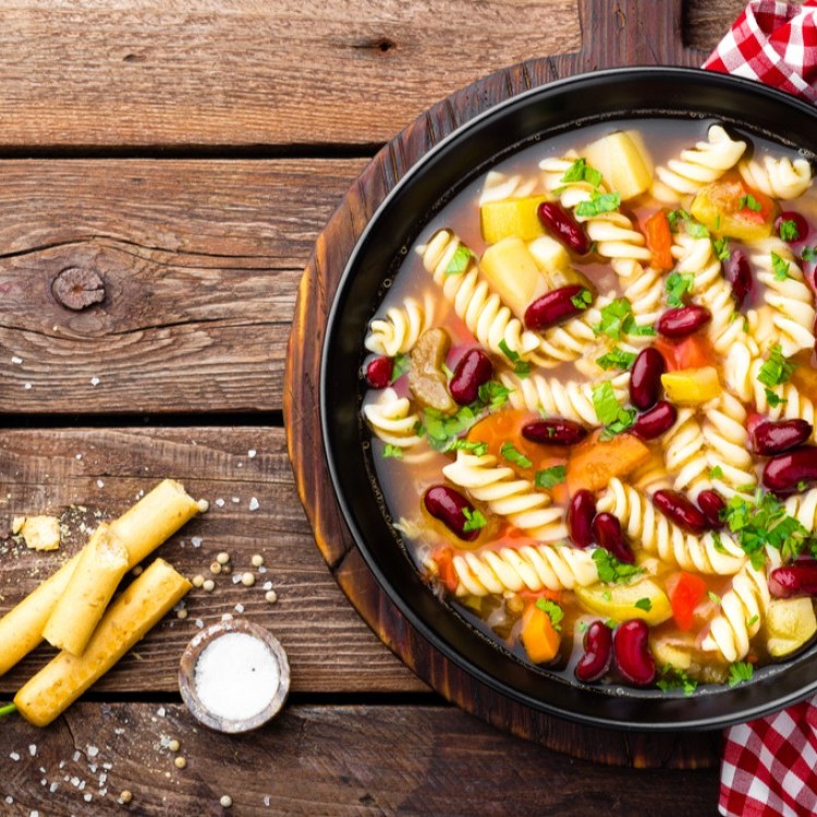 شوربة المكرونة بالفاصوليا الحمراء