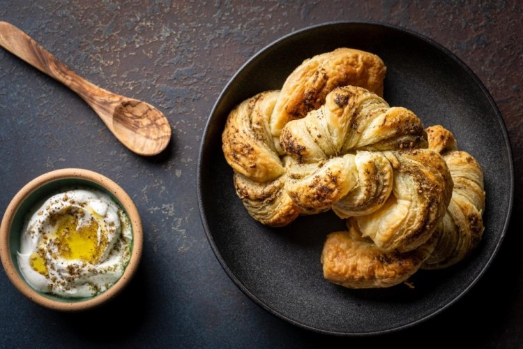 فطائر الزعتر بالموزاريلا المنزلية