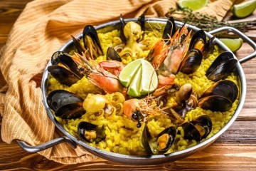 يوم الباييلا 20 سبتمبر: طبق إسباني يحتفل بالأرز والنكهات بوصفة مبتكرة