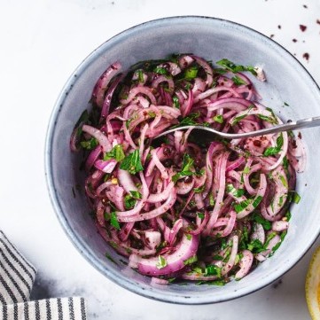 سلطة السماق والبصل