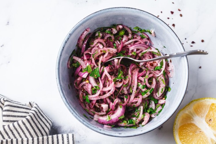 سلطة السماق والبصل