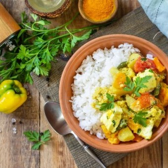 كاري خضار نباتي بالكريمة وجوز الهند